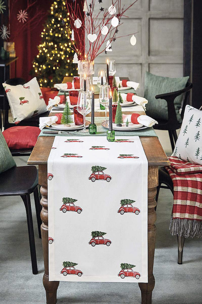 Weihnachtliche Tischdeko von Proflax mit Tischläufer