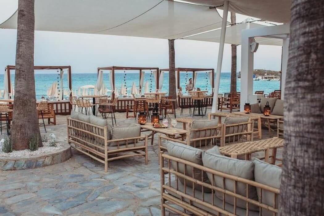 Isola Beach Bar Zypern mit Möbeln von Tine K Home