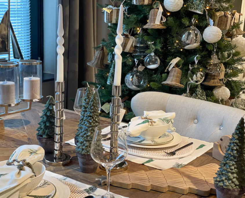 Weihnachtliche Tischdeko von Riviera Maison