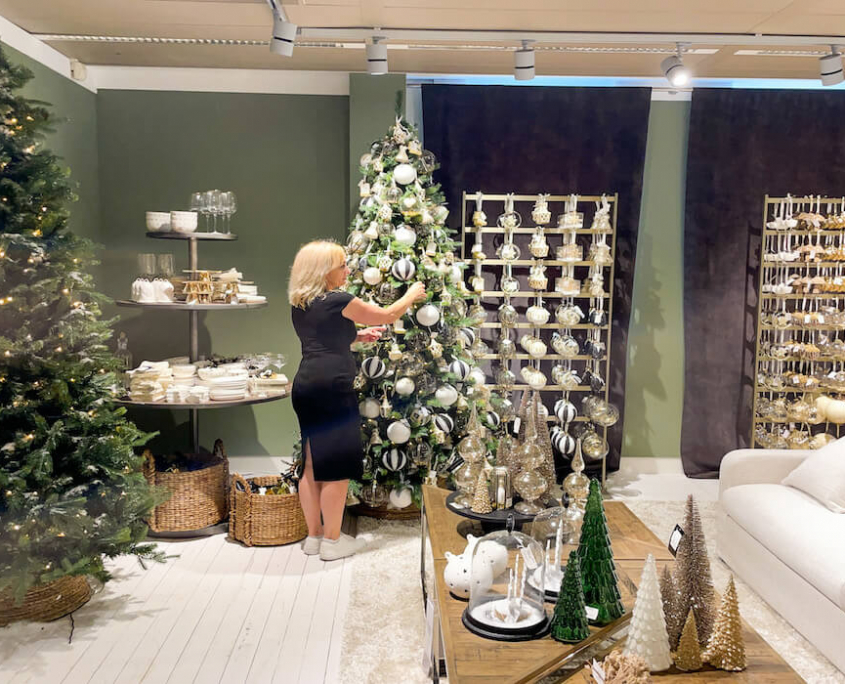 Weihnachtsbaum Dekoration bei Riviera Maison im Showroom in Amsterdam