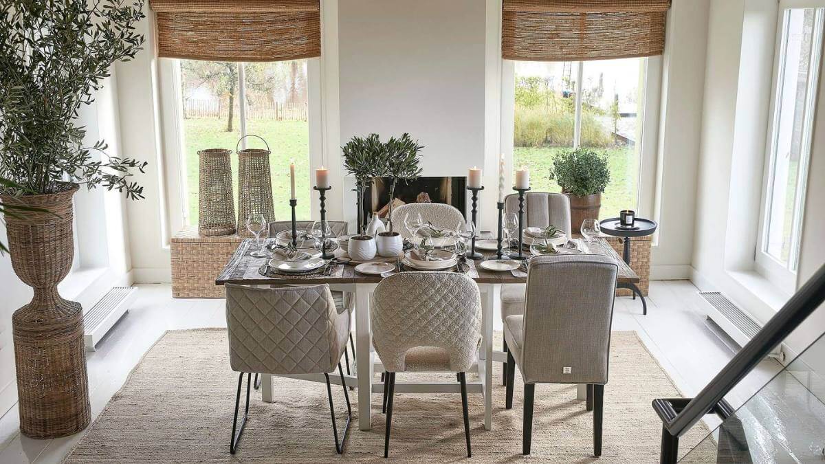 Landhausstil Möbel von Rivièra Maison mit Esstisch mit 6 verschiedenen Stühlen in der Farbe Flax