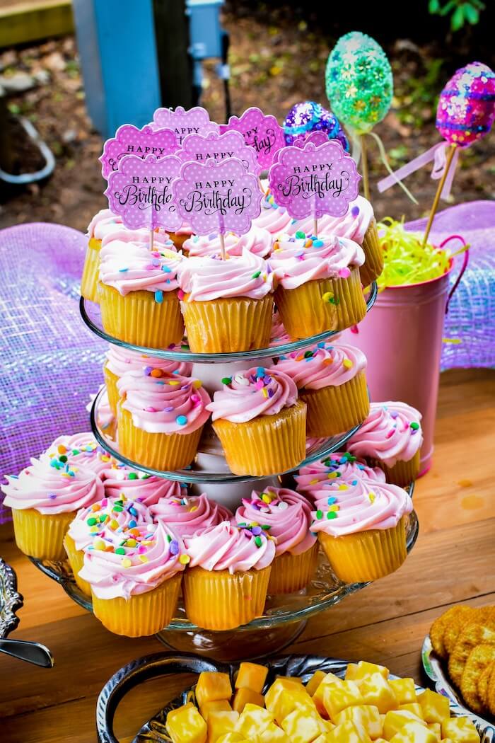 Geburtstagswunsch für Frauen kreativ - Happy Birthday auf Muffins