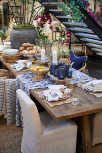 Sommerliche Tischdeko von Rivièra Maison in Blau-Weiß