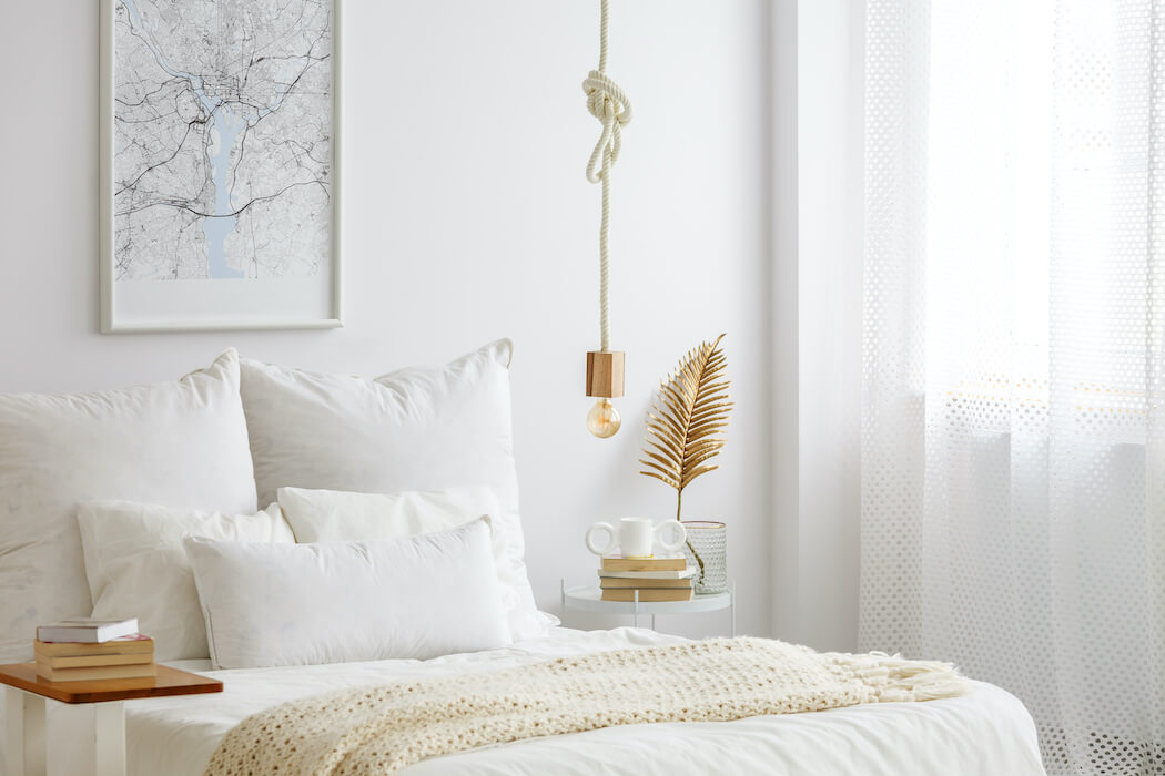 Schlafzimmer einrichten mit hellen Textilien