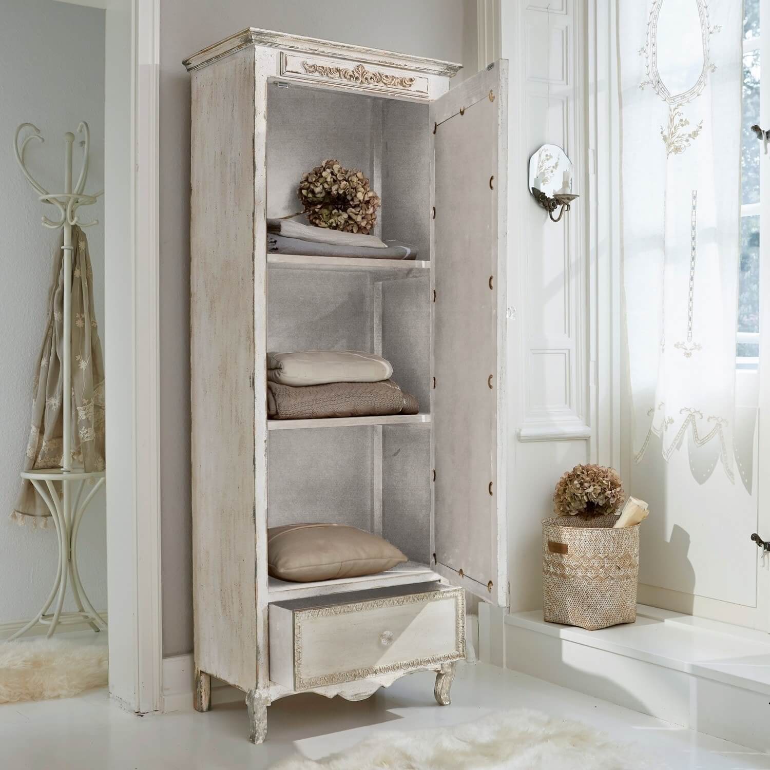 Shabby Chic Schrank Lucgarier antikweiss von Loberon