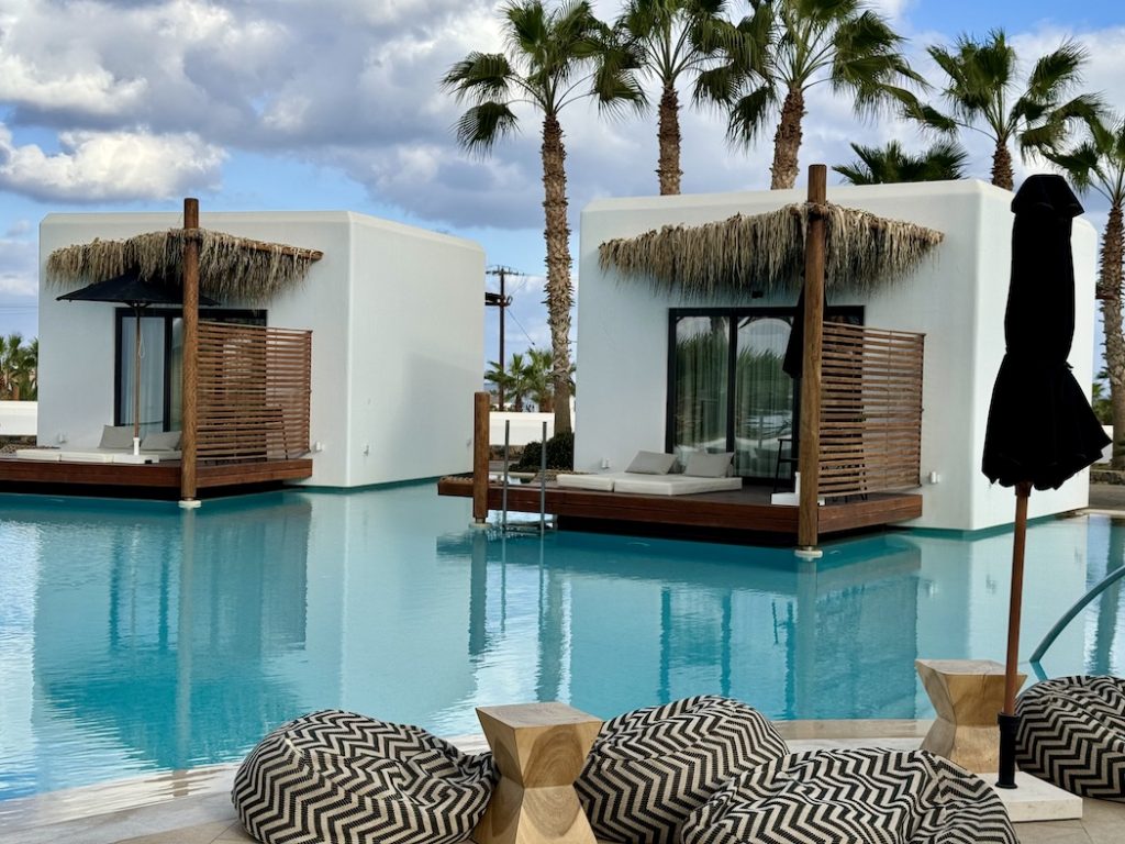 Overwater-Bungalows im Traumhotel auf Kreta